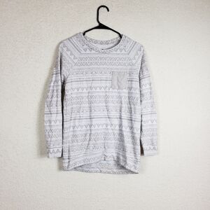 La hearts cute aztec sweater size small